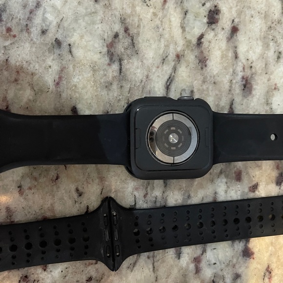 Apple Watch Series 4 NIKE - Picture 2 of 2